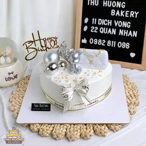 Bánh sinh nhật hình trái tim trang trí túi chanal